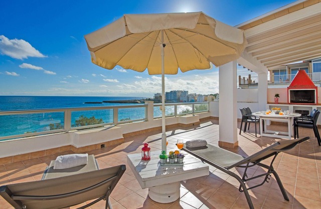 ROSA DEL VENTS 3-A with terrace and sea views