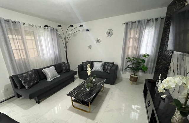 Roselem's Paradise Apartment. POOL/AC/WIFI