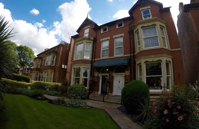 Rostrevor Hotel - Guest House