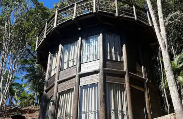 Round cabin with panoramic view