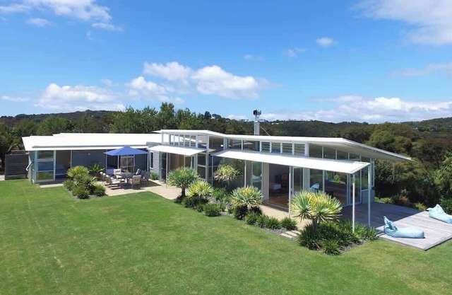 Royal Blue | Stay Waiheke