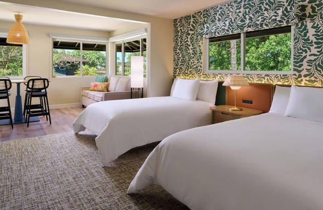 Royal Bungalow Studio Suite Oceanfront at Royal Lahaina Resort, Walk to Beach