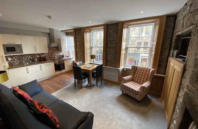 Royal Mile 2 bedroom 2 bathroom by Edinburgh Castle