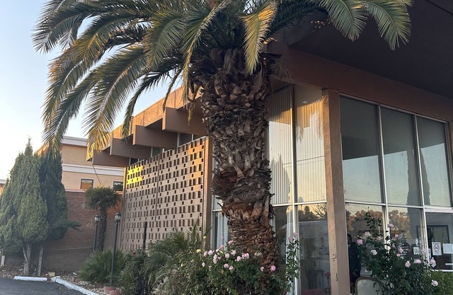 ROYAL MOTEL TRACY LLC