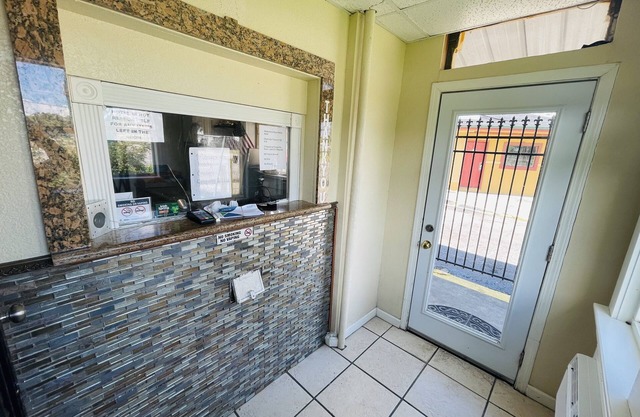 Royal Palms Motel & RV Park