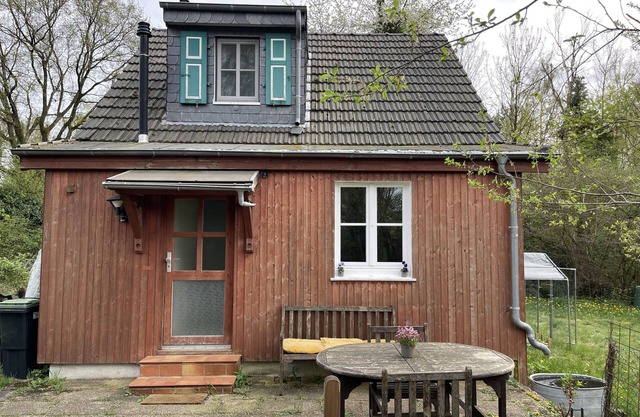 Ruhig und Idyllisch: Kleines Ferienhaus am Waldrand - S-bahn-nähe - Zentrumsnah