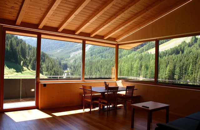 Rumwaldhof Edelweiss 82-m² apartment with unique view of Ortles