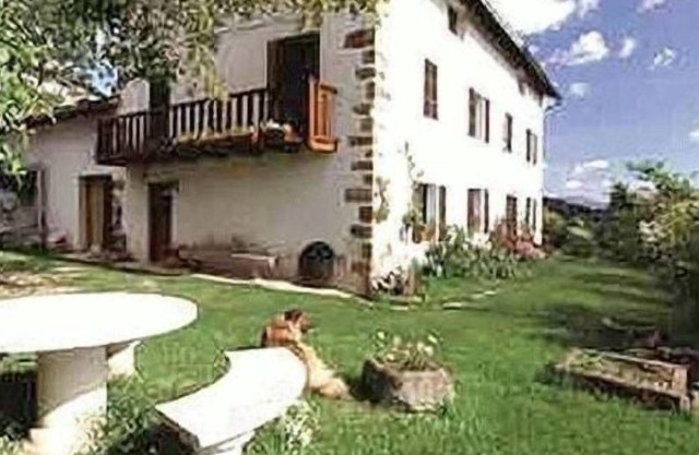 Rural apartment Arrieta Haundi for 12 people