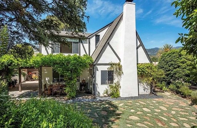 Rural garden setting, private, yet close to shopping, dining, beaches