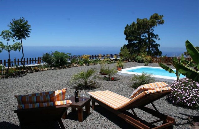 Rural House Fide with private pool and barbecue in Tijarafe