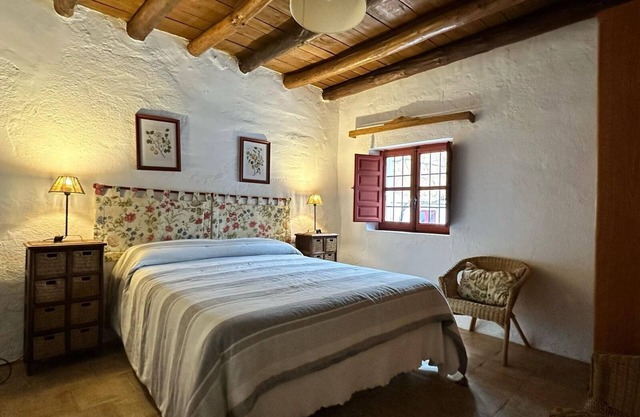 Rural house 'La Casa Del Palomar' with mountain views, shared pool and Wi-Fi