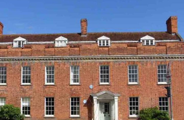 Rural Mansion in picturesque countryside 1 Hour from Central London.