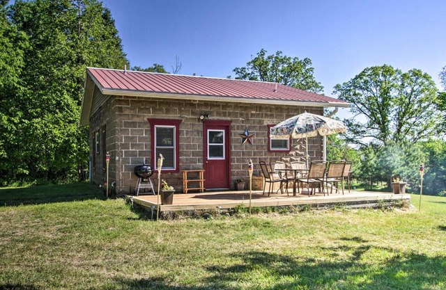 Rural Pine River Cabin Snowmobile and Snowshoe