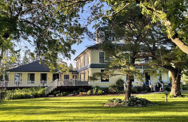 Rural retreat with a great location and modern amenities.