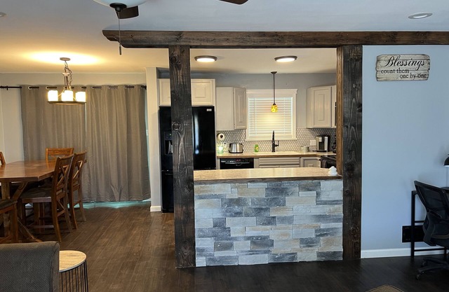 Rustic 2 bed home *pet friendly*