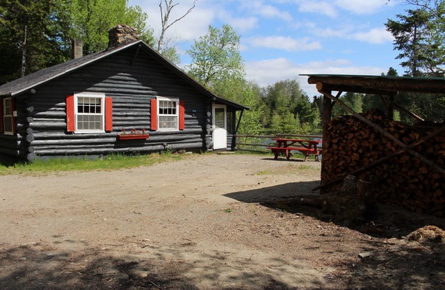 Rustic, 3-bedroom, log cottage, Lake-view, Pet-friendly, Downeast Maine