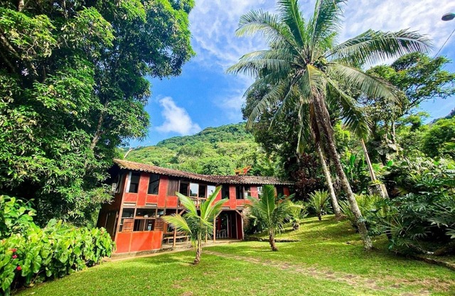 Rustic and sophisticated hideaway with seaview