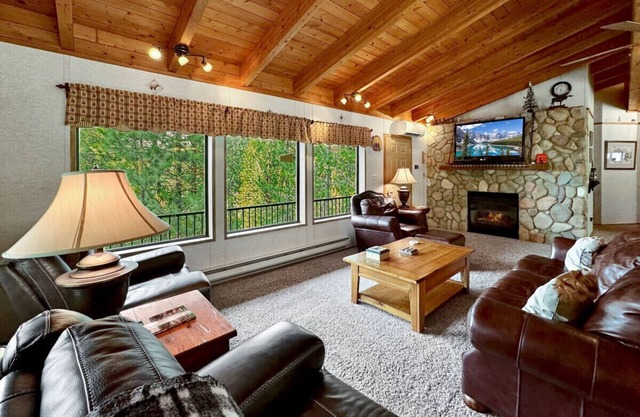 Rustic Cabin with Modern Comforts!