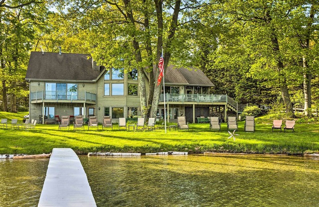 Rustic-Chic Lake Glen Studio: 4 Mi to Beach!