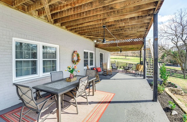 Rustic Cowboy Ranch Retreat: Stay Near Nashville