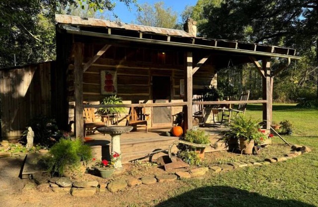 Rustic Cozy Cabin in Andrews, NC