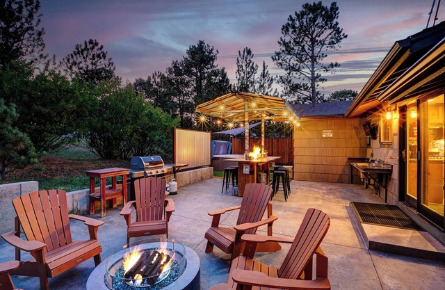 Rustic Dream Cabin - Premier Home with hot tub & fire pit!
