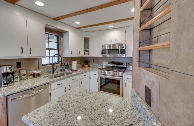 Rustic Ellijay Cabin with Fire Pit & Mtn Views!