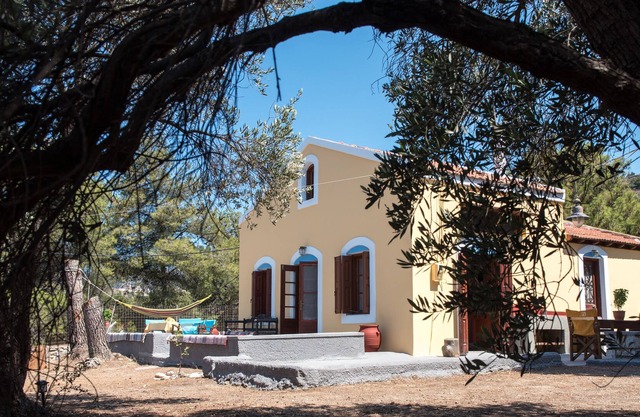 Rustic Escape - Private Haven Near the Beach