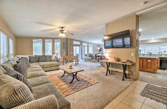 Rustic Escape with Deck, Hot Tub and Mountain Views