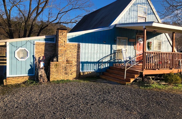 Rustic Fall Cottage | Pet Friendly