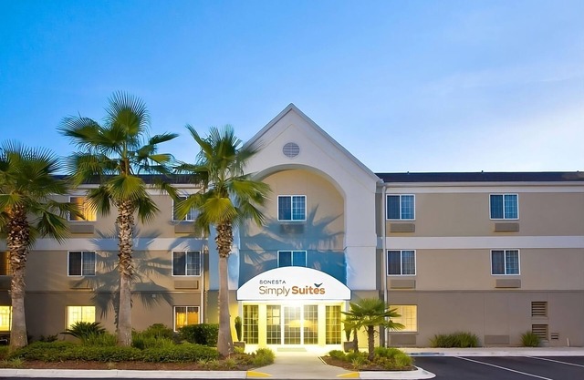 Rustic Getaway in Jacksonville! 2 Spacious Units, Full Kitchen, Pets Allowed!