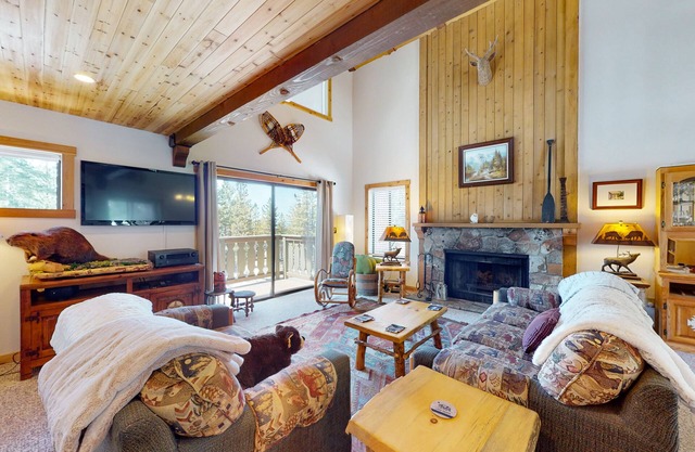 Rustic home with forest access, pool, hot tub, sauna, pool table, 2 fireplaces