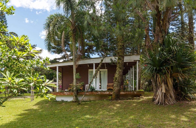 Rustic House in Armação Beach facing the river