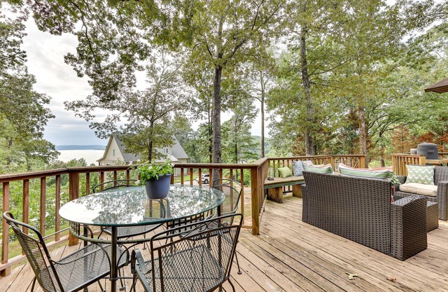 Rustic Iuka Retreat ~ 1/2 Mi to Pickwick Lake!