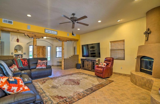 Rustic Las Cruces Escape - 2 Mi to NMSU!