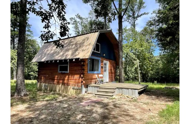 Rustic Log Cabin at End-of-the-Road, on 100 acres