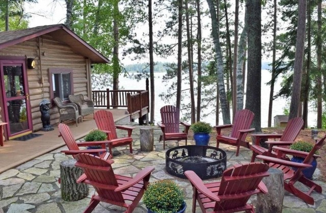 Rustic Log Cabin/Modern Addition - Pontoon, Bunk House, Hot Tub - Woman Chain