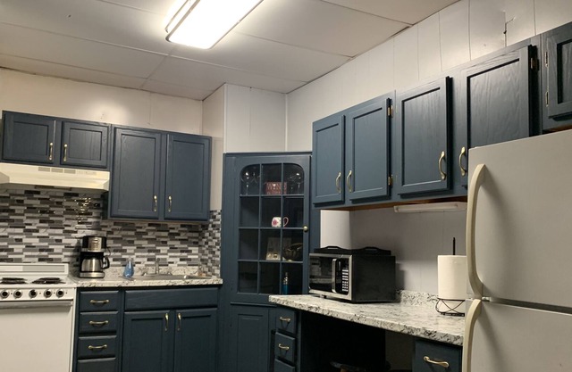 Rustic Modern Apt - Sleeps 4 - Near Everything!