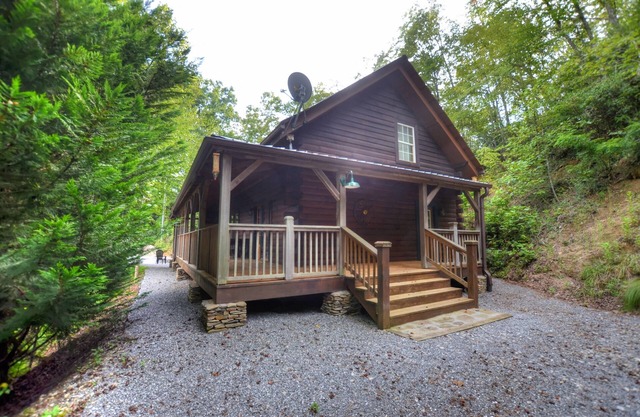 Rustic Moonshiner's Hideaway Cabin Near Bryson City and NOC