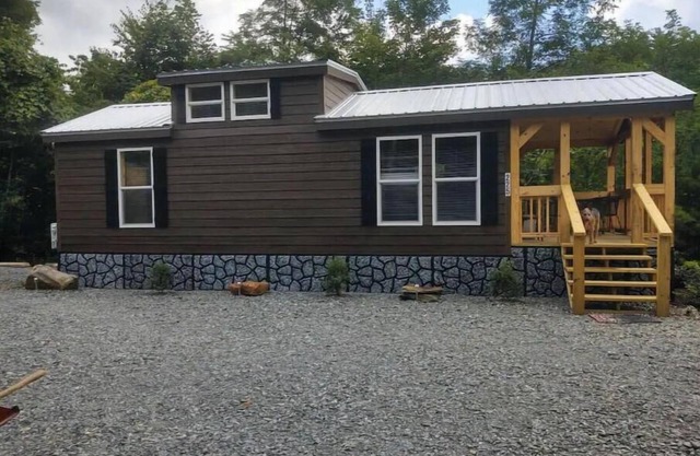 Rustic Mountain Cabin 225