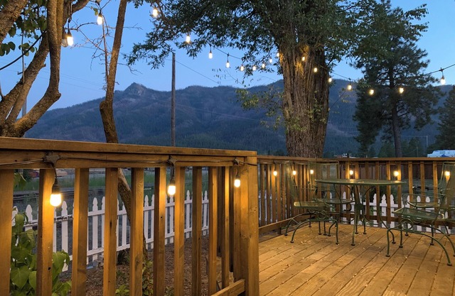 Rustic Railway Cottage, Amazing Mountain Views