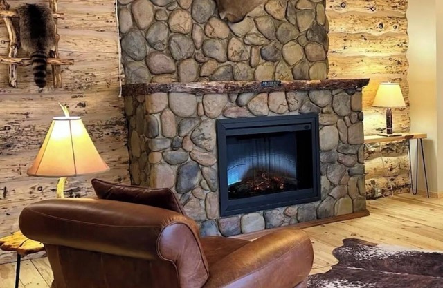 Rustic Retreat on Division Ave. in Cavalier, NDnStudio Apartment with no stairs!