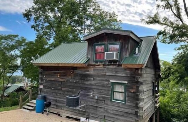 Rustic River Cabin 5