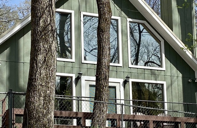 *Rustic River Front Cabin* Private Fishing Dock Near Greers Ferry Lake