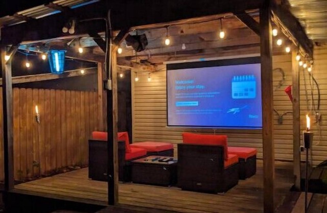 Rustic River Valley Housen