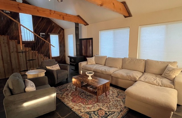 Rustic Rural Getaway, Family & Pet Friendly