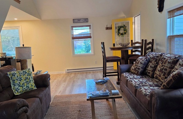 Rustic setting/modern conveniences, 12 miles from downtown Saratoga Springs.