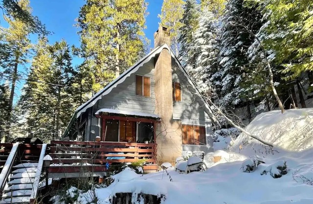 Rustic Sierra Cabin with Hiking Trail and Kids Room - Perfect Family Getaway!