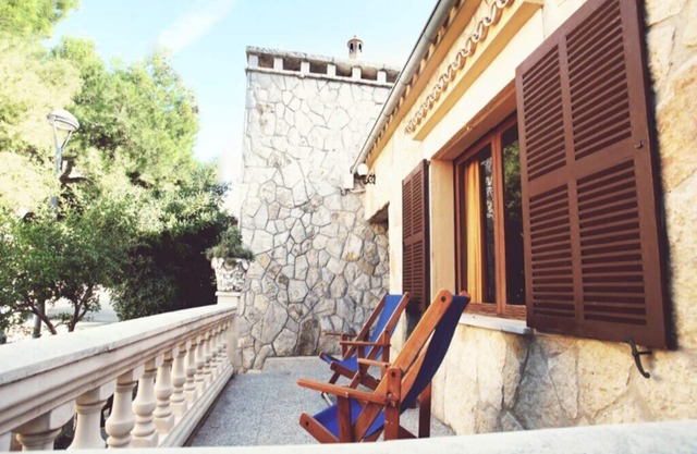 Rustic stone house with mountain and beach views with air conditioning