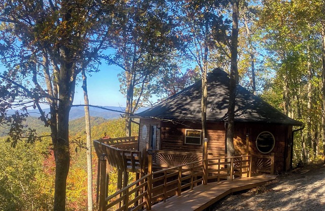 Rustic treehouse like cabin in the North Georgia Mountains